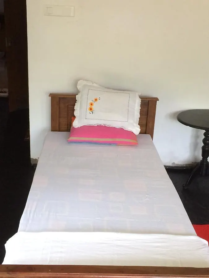 קנדי Little Nest Hanthana